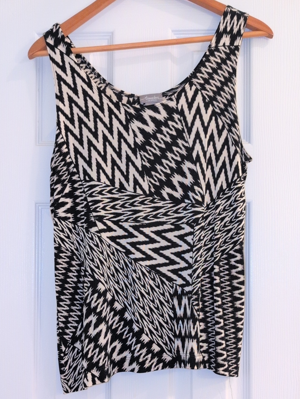 Sleeveless Black & White Zigzag Tank Top